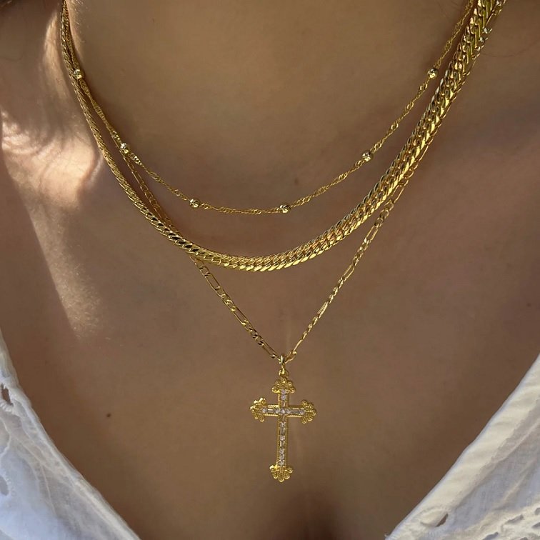 Why Twin Cross Necklaces Are the Latest Trend in Personal Expression